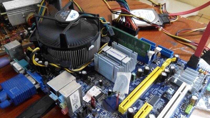 Terjual Bogor Mobo Foxconn DDR2 Core2 duo E6550 1GB DDR2 