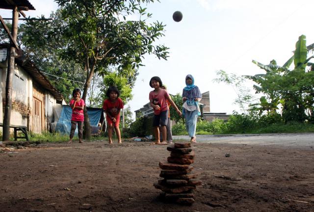 Permainan Tradisional Yang ( mungkin ) Sudah Punah