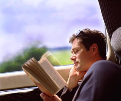 8 alasan orang suka baca novel
