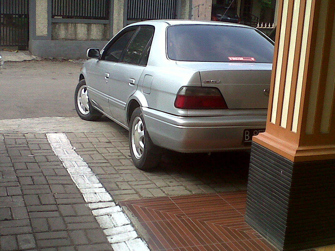 TOYOTA SOLUNA MT TAHUN 2000 SILVER