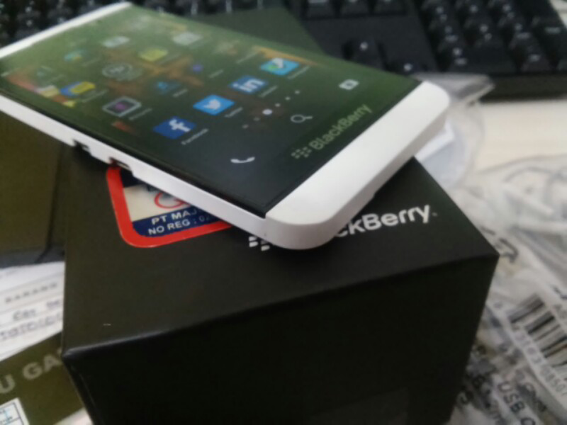 Terjual Blackberry Z10 Putih White Mulus seperti baru 