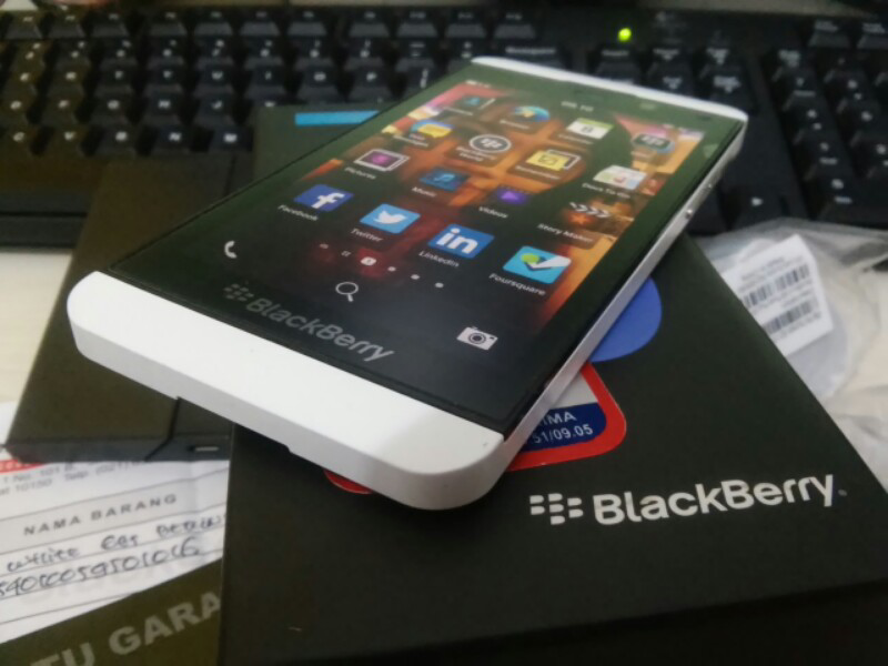 Terjual Blackberry Z10 Putih White Mulus seperti baru 