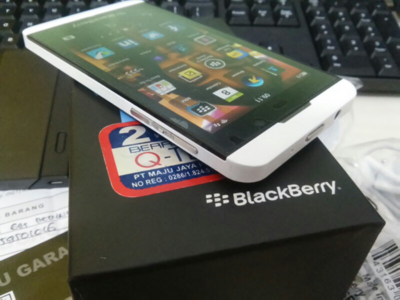 Terjual Blackberry Z10 Putih White Mulus seperti baru 