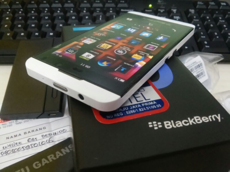 Terjual Blackberry Z10 Putih White Mulus seperti baru 