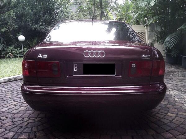 Wts Audi A8 1997 4,2cc CBU quattro (4X4 full time) red rubby full option series