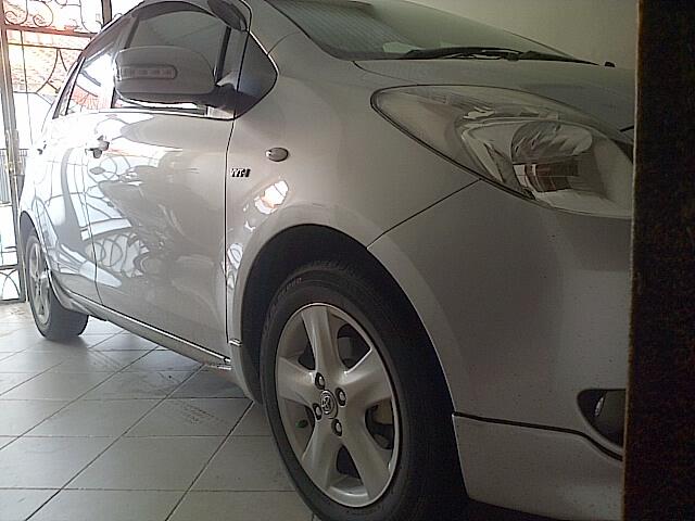 Toyota YARIS Manual Silver type E