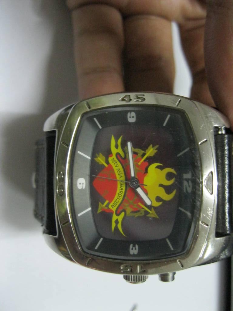 Cari JAM TANGAN VINTAGE FOSSIL MTV ASIA MUSIC AWARD 2004 