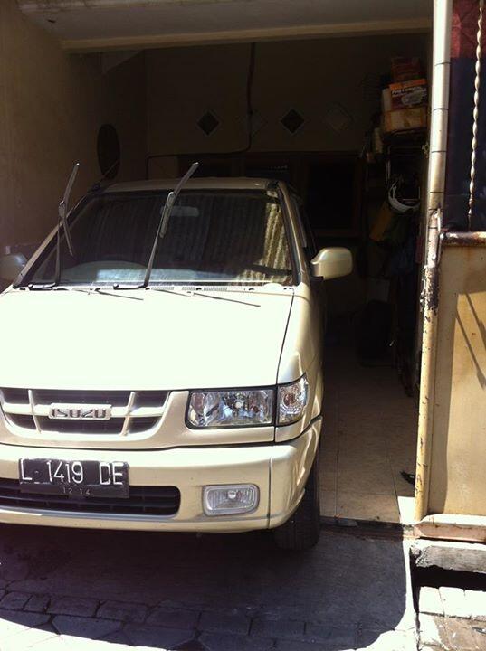 Isuzu Panther Coklat Muda 2001 L.s/2.5 At Istrimewa, Surabaya