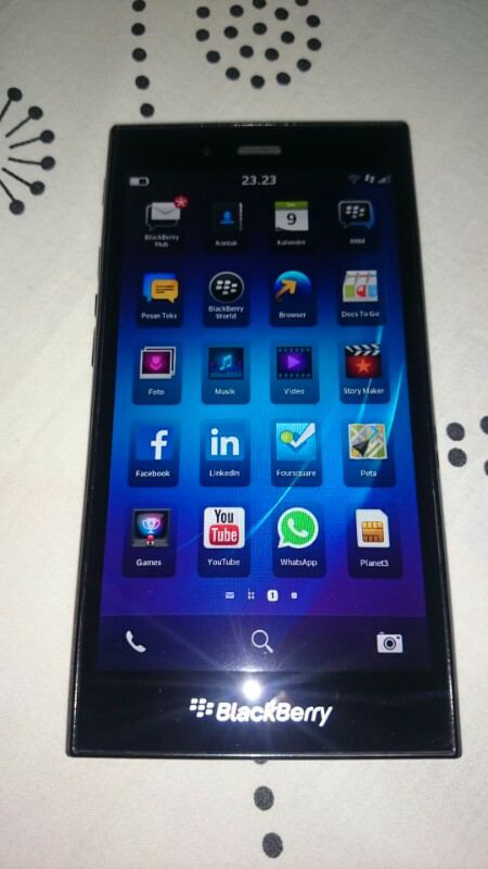 Terjual Blackberry Z3 fullset  KASKUS