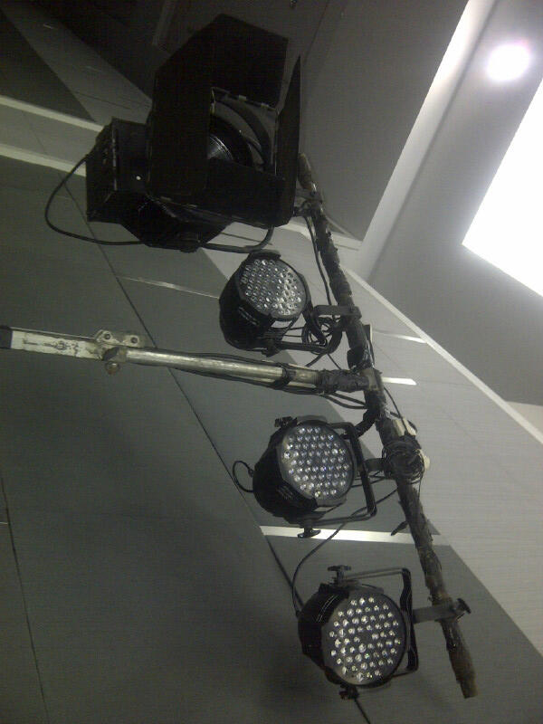 Sewa Rental LIGHTING LAMPU PANGGUNG RIGING SMOKE MACHINE PAR LED MOVING HEAD