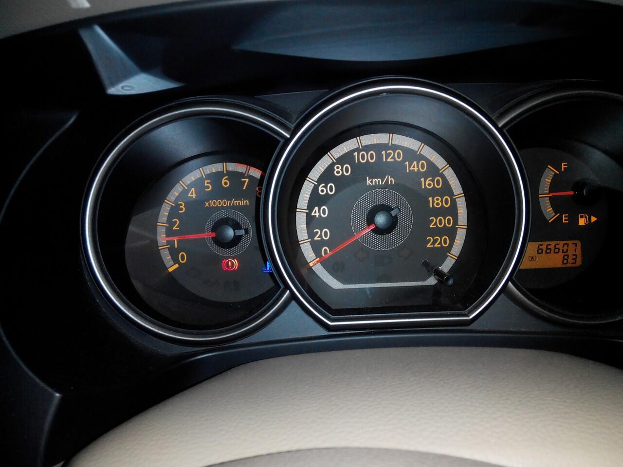 GRAND LIVINA XV 2008