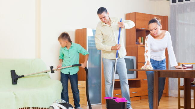6 Cara Menjadi Ayah yang Baik untuk Anak Perempuan Anda