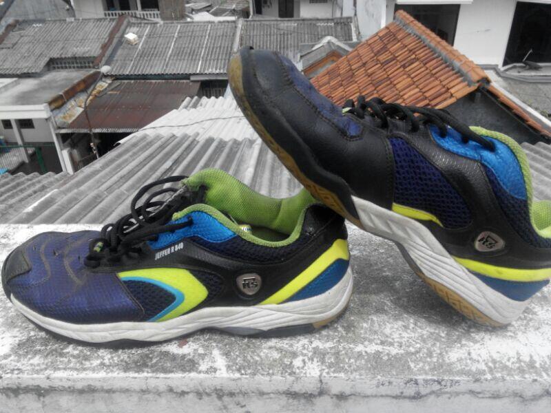 Terjual sepatu badminton rs jeffer 840 size 45 surabaya 