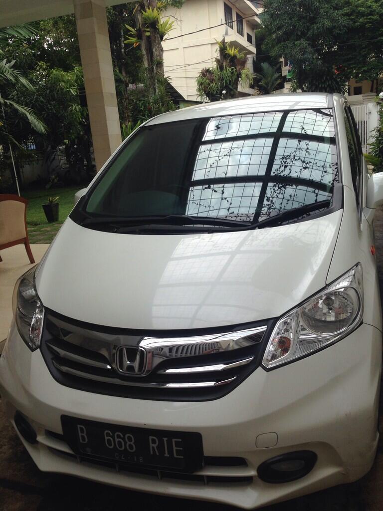 Terjual HONDA  FREED  2013 WHITE type SD pajak  masih lama 