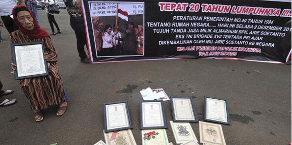 Kecewa dan Marah, Janda Pahlawan Datangi Istana kembalikan Tanda Jasa suaminya