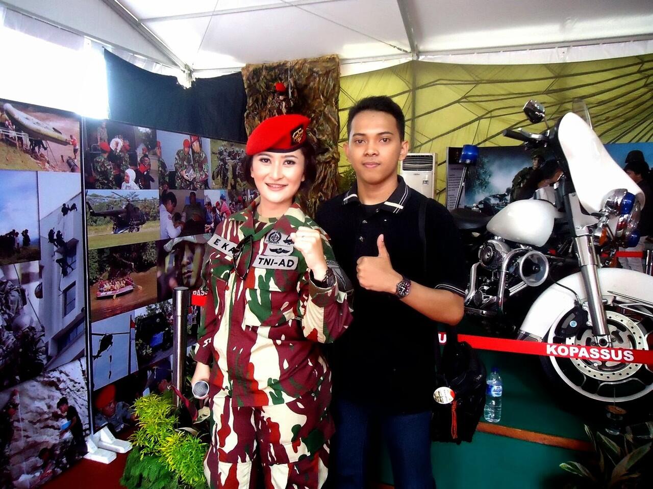 Model Cantik Abdikan Diri Menjadi Kopassus