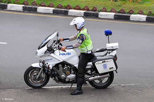  ----- POLISI LALU LINTAS DI BERBAGAI NEGARA ( PICT INSIDE ) ---- UPDATE+++