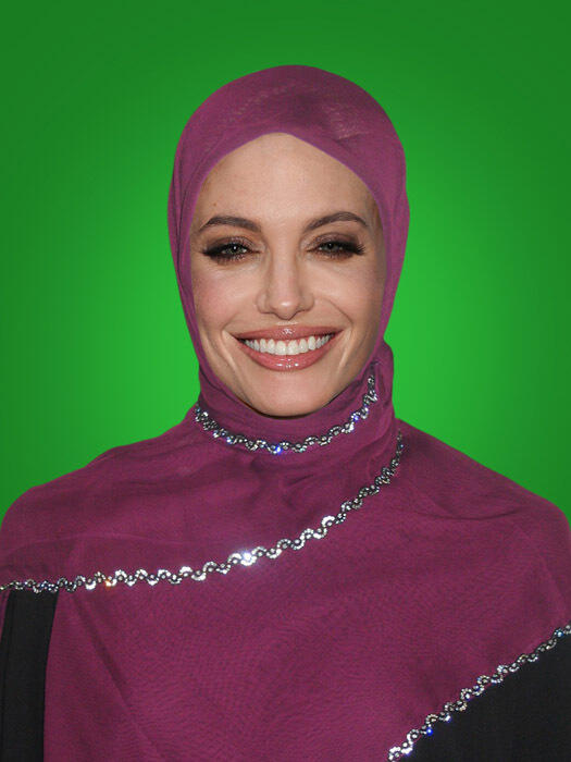 Artis luar negri yang tetap cocok jilbab dan peci