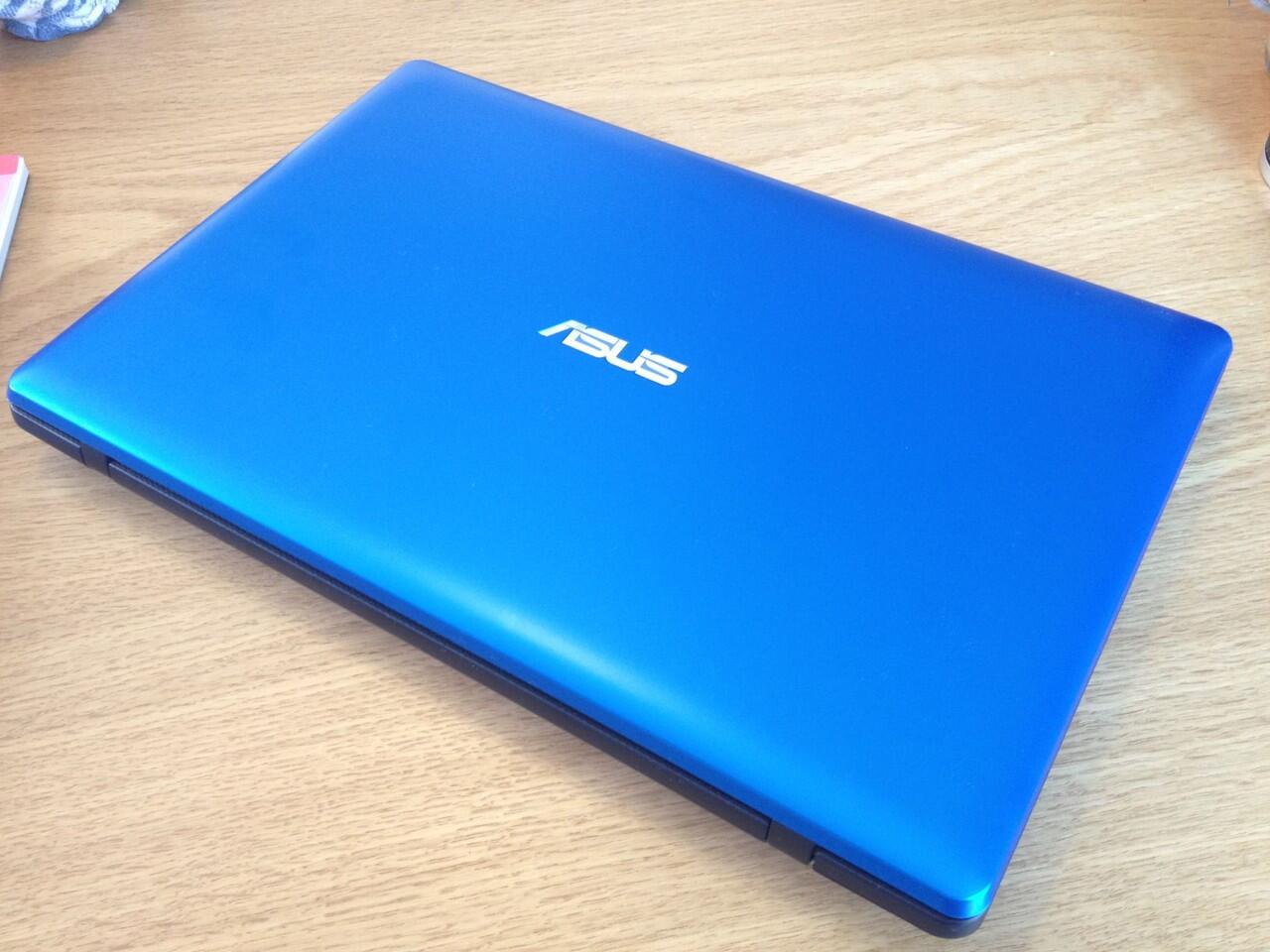 Asus X200MA Intel Celeron N2840 Black/white/blue/red