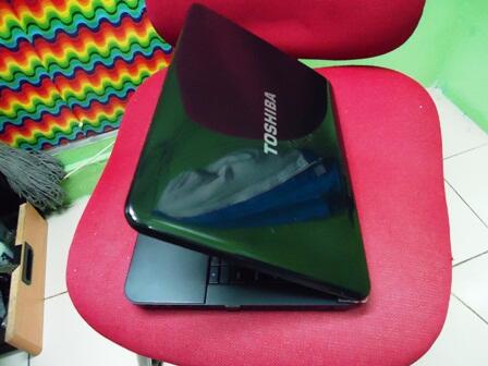 Toshiba C840 Core i3 2348M @2,3Ghz Hdd 500gb Black Glossy muluss