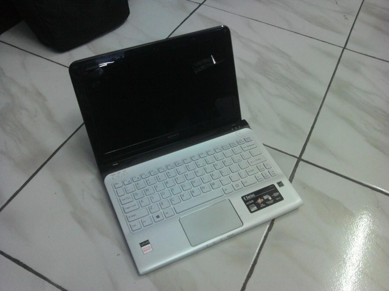 Sony Vaio SVE111B11W AMD E2-1800- 2GB- 320GB- PUTIH