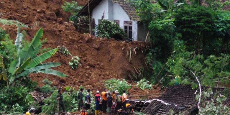 Ini Gan Foto & Video Amatir Longsor di Banjarnegara