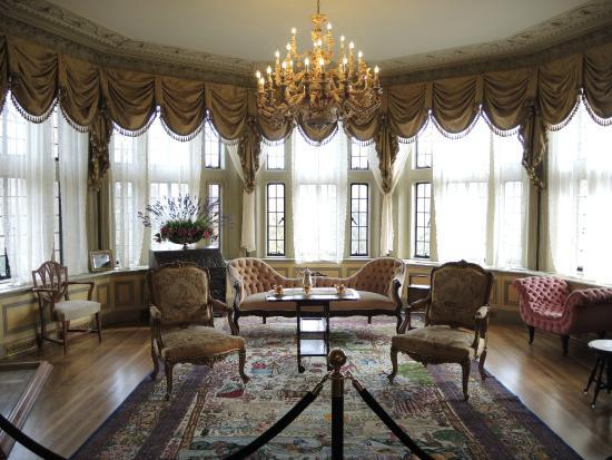 Kisah Cinta Kastil Casa Loma 