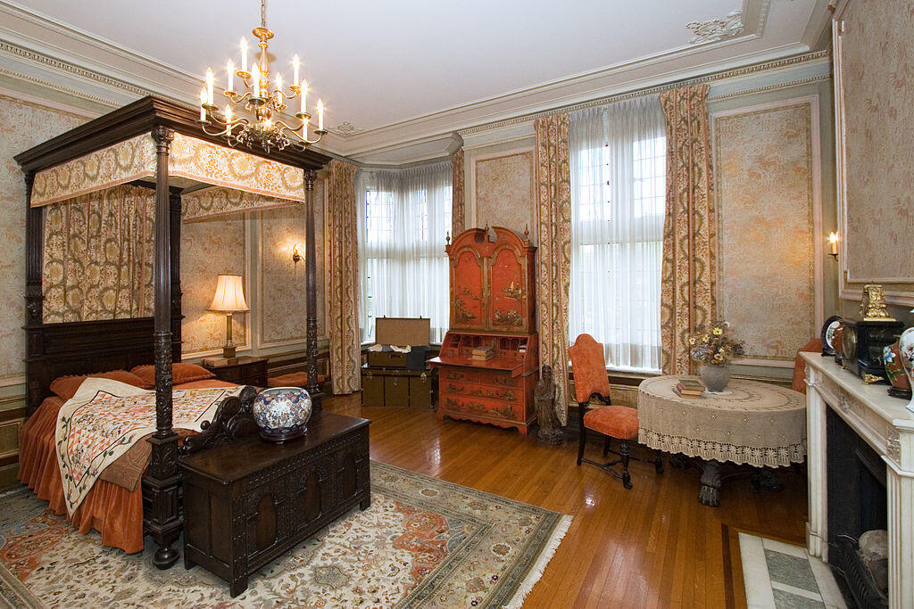 Kisah Cinta Kastil Casa Loma 