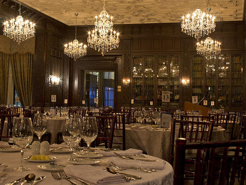 Kisah Cinta Kastil Casa Loma 