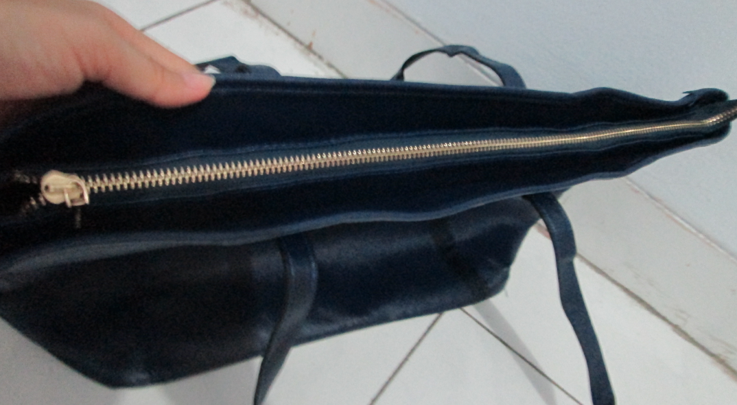 MNG: Touch Saffiano Leather Tote Bag NAVY ONLY :) JUAL CEPAT sebelum off liburan :D