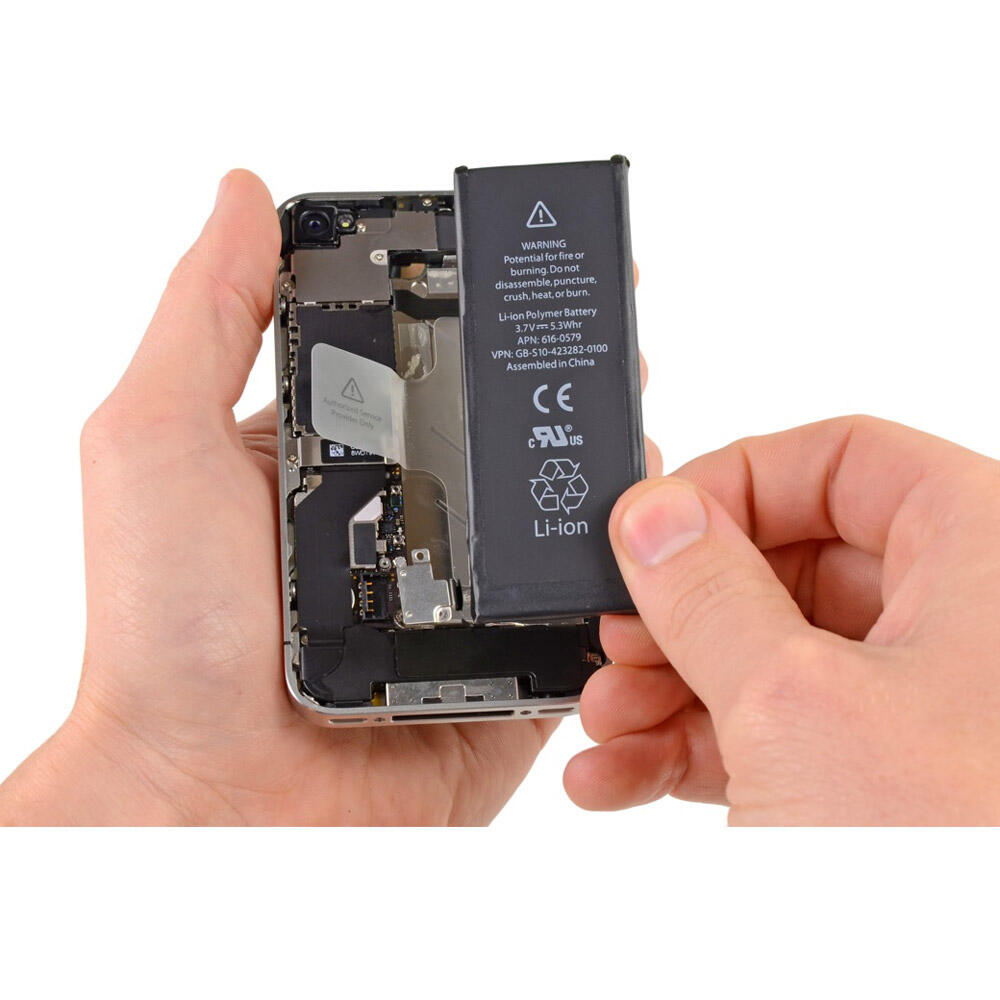 Батарея айфон 4s. Iphone 4 батарейка. Батарея на айфон 4. Замена аккумулятора.