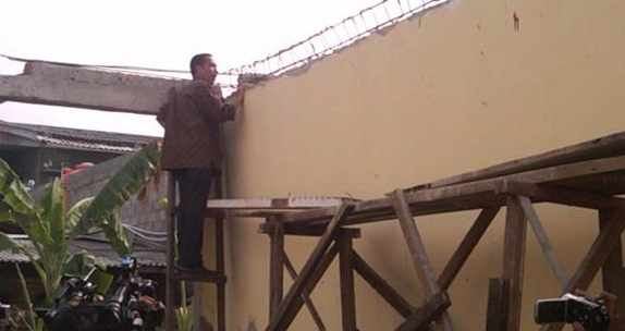 Jokowi Panjat Pos Menara Tertinggi di Pulau Sebatik