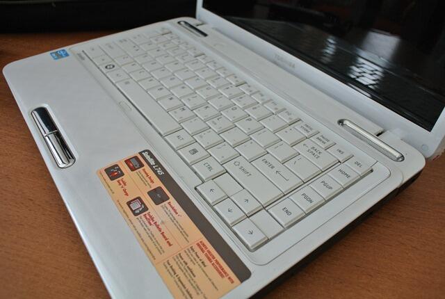 Toshiba L745 Core i5 2450 White || Surabaya Masuk.,!!