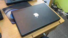 macbook black 13inc core2duo 2,4ghz MULUS SANGAT MURAH SAJA YU
