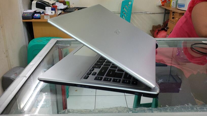 Acer V5 Slim Gaming Core i3 2367M 4GB 500GB 14"VGA Nvidia GT620M 1GB Mulusss