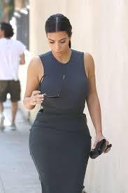 Ups, Kim Kardashian Lupa Pakai Bra Saat Kencan dengan Kanye West