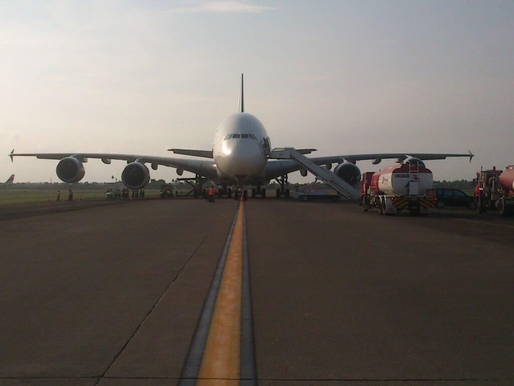 2 BANDARA UDARA DI INDONESIA YANG di landasi SI SUPER JUMBO