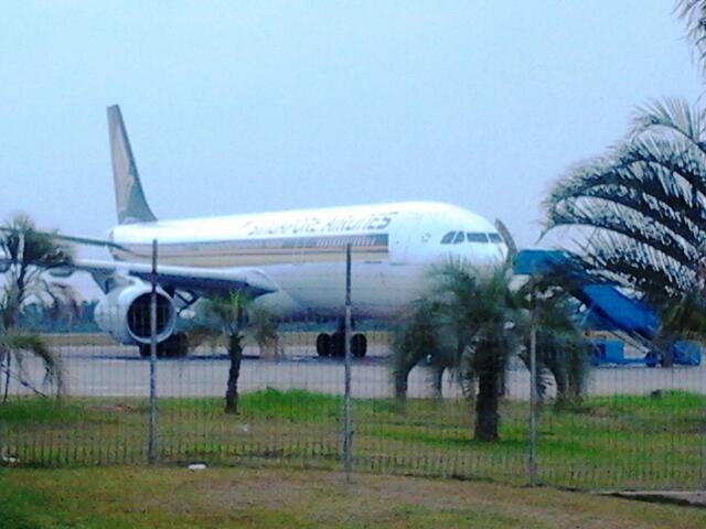 2 BANDARA UDARA DI INDONESIA YANG di landasi SI SUPER JUMBO