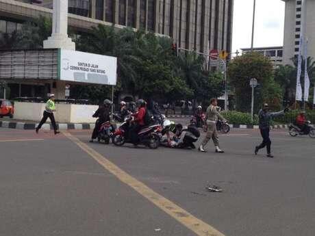  Mahasiswi Bermotor kecelakaan di Perempatan Jl MH Thamrin 