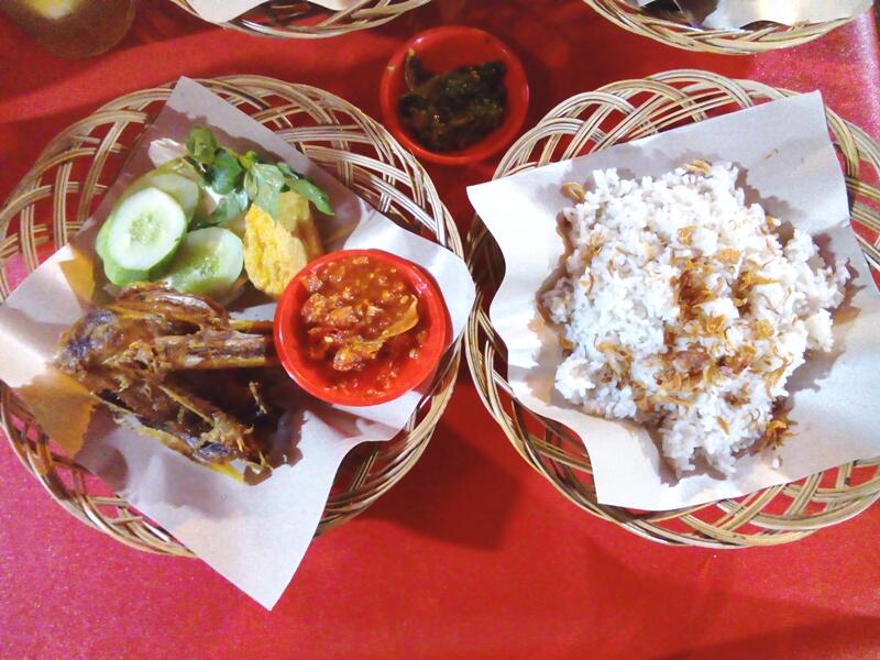 Nasi uduk enak AA no. 1 di tebet deket sevel tebet