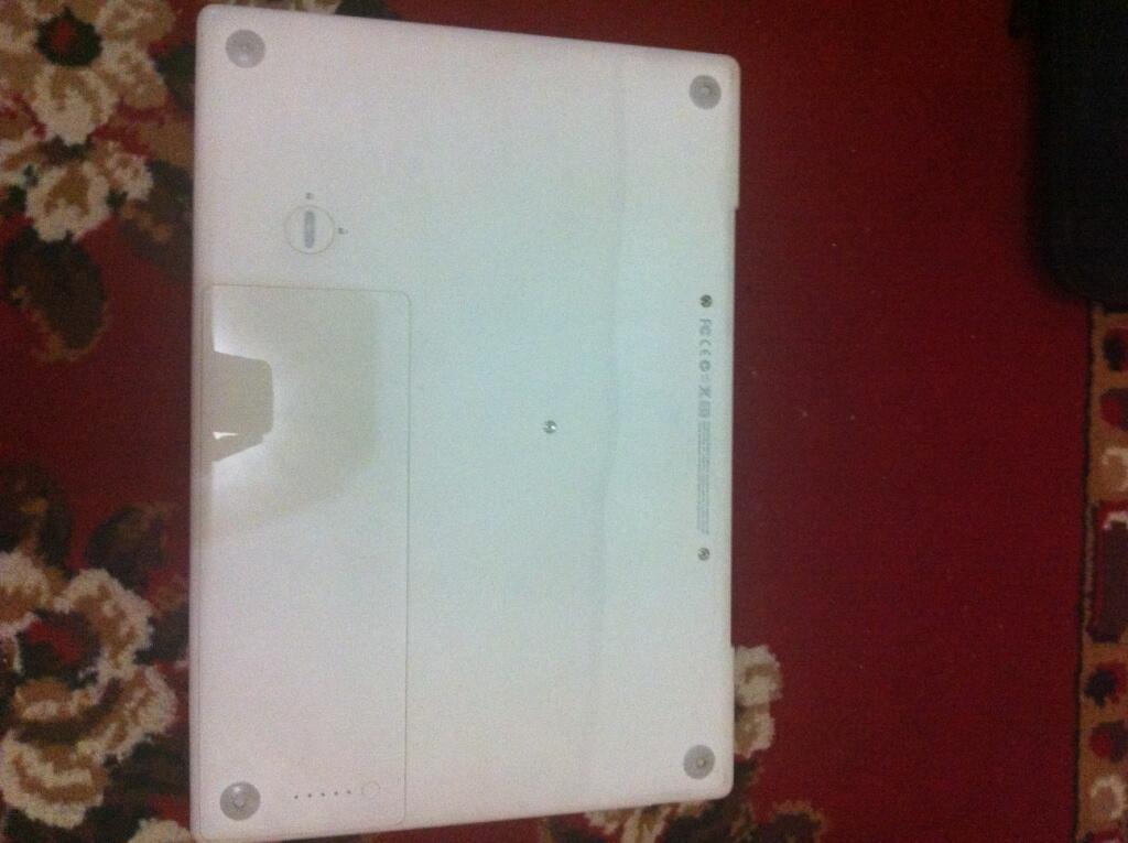 Jual Cepat Macbook White-Late 2009 Intel Core 2 Duo 2Ghz RAM 2Gb HD 120 Gb, mulus