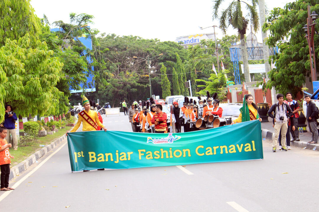1st Banjar Fashion Carnaval - Festival Budaya Pasar Terapung 2014