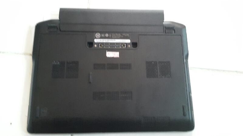 Laptop bisnis portabel Dell Latitude E6220