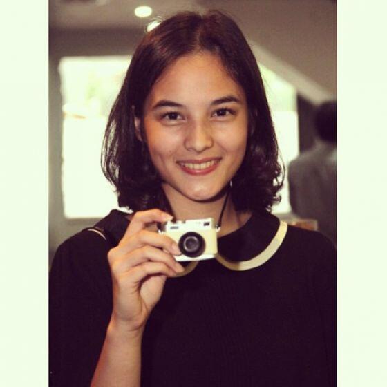 14 Foto Yang Bisa Bikin Kamu Jatuh Cinta Sama Chelsea Islan