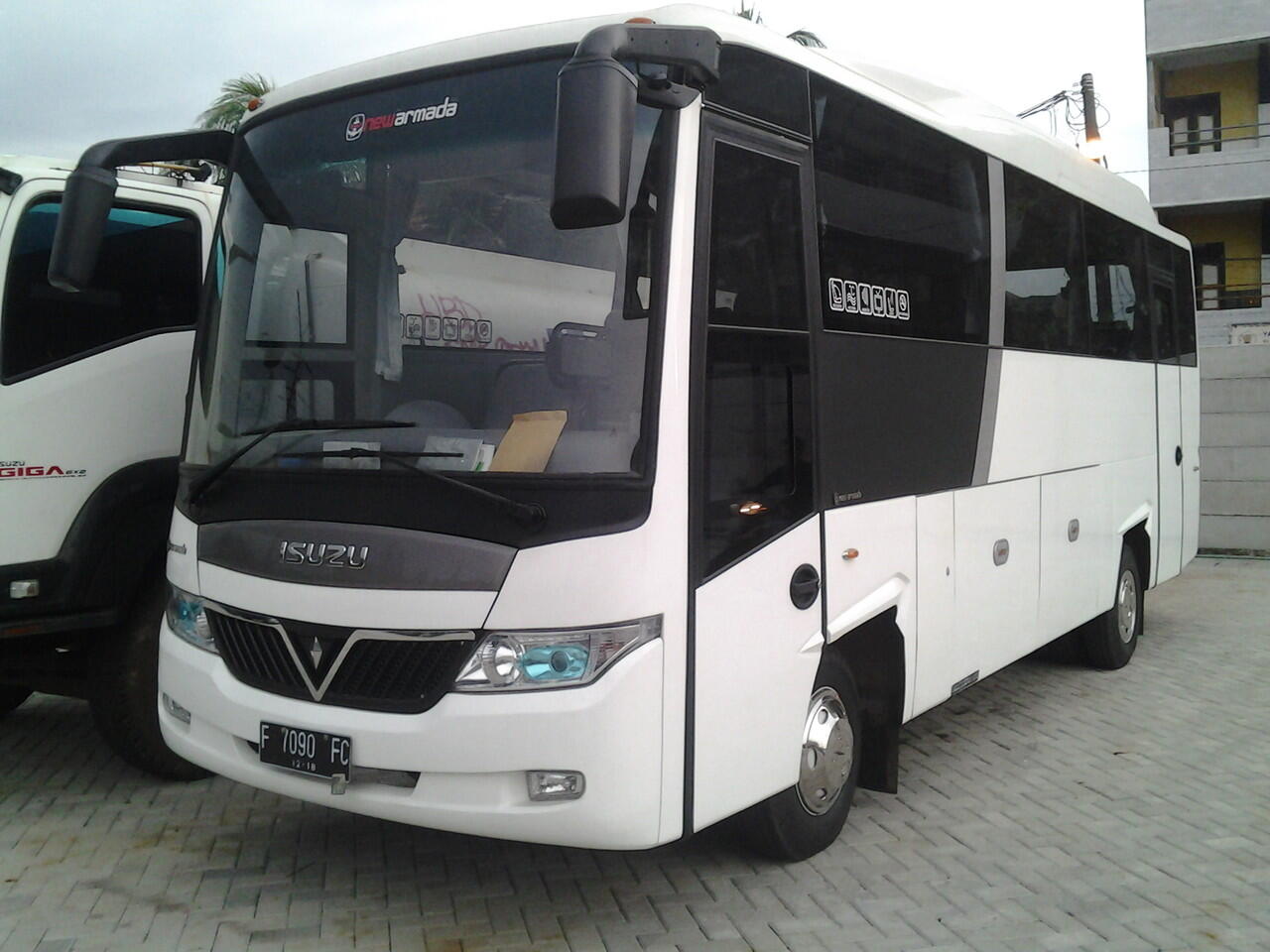 isuzu elf NQR 71 MEDIUM BUS CHASIS