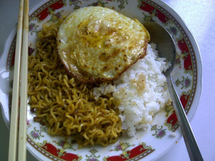 Beragam Alasan + Cara Untuk Menghentikan Kebiasaan Makan Mie Instan dan Gorengan