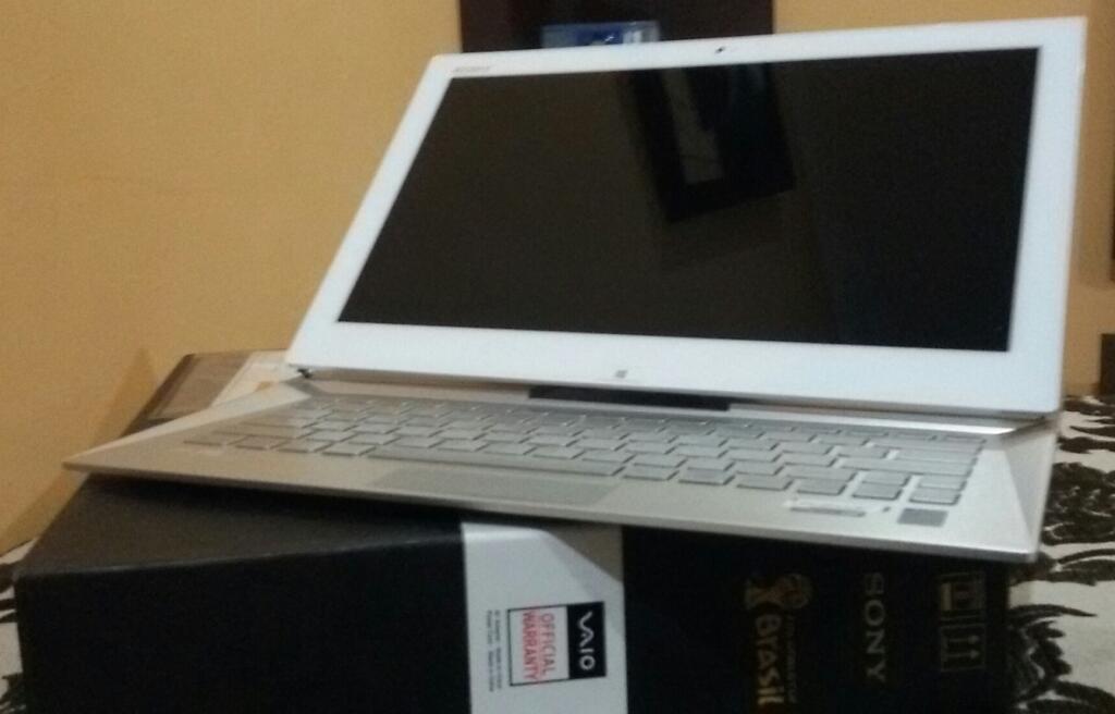 Ultrabook Sony Vaio Duo 13 - SVD13211SG