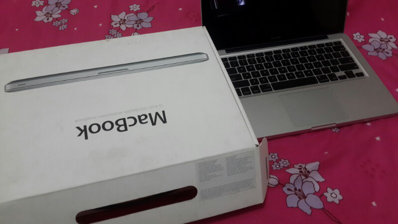 macbook unibody middle 2009 core2duo 2.0ghz ram 2gb hdd 320gb fullset like new
