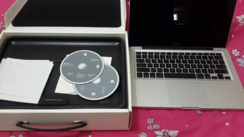 macbook unibody middle 2009 core2duo 2.0ghz ram 2gb hdd 320gb fullset like new