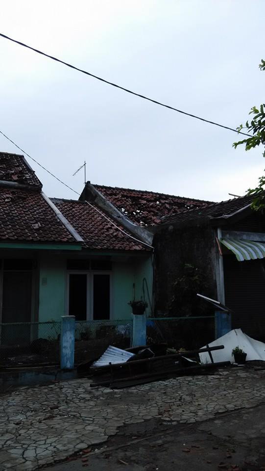 Foto dan Video Bencana Tornado di Bandung